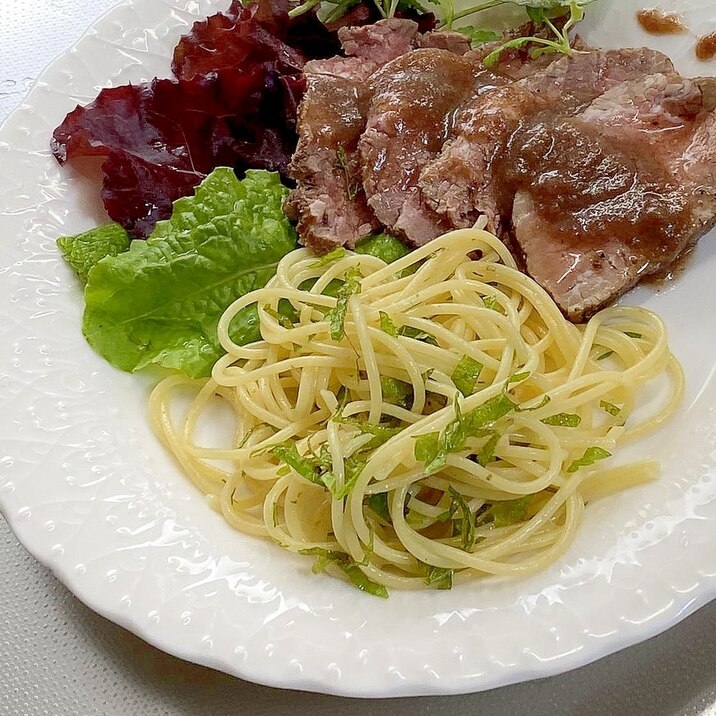 お庭の収穫で、サラダ風レモンバームパスタ